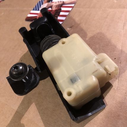 Volvo 9152856 Fuel Gas Door Latch Lock Release Solenoid V70 XC70 V70R