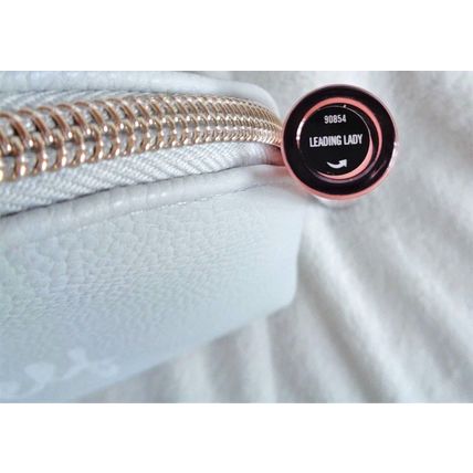 BareMinerals Moxie Plumping Lip gloss Leading Lady 4.5 ml + Make up Bag