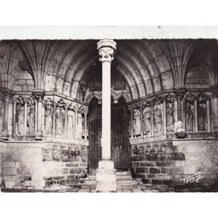 Candes Le Porche de L'Eglise RP France Postcard unused crease