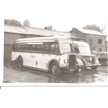 Black & White Photograph of Maidstone & District Motor Services Ltd. - DKT 12