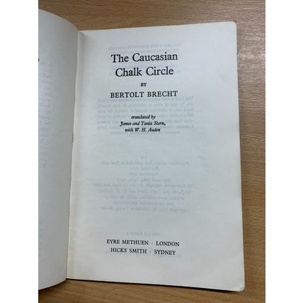 1975 "THE CAUCASIAN CHALK CIRCLE" BERTOLT BRECHT DRAMA PLAY PAPERBACK BOOK (P2)