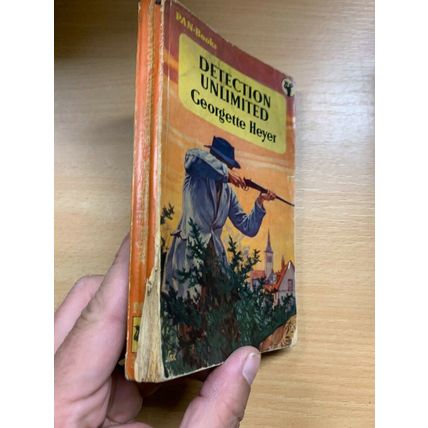 1956 GEORGETTE HEYER "DETECTION UNLIMITED" FICTION PAPERBACK BOOK (P2)