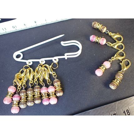 12 Stitch Markers Crochet Knitting Lobster Catch style & Storage Pin FK457 NEW