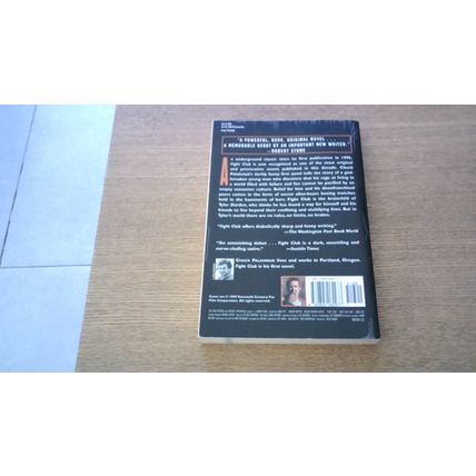 FIGHT CLUB. Chuck Palahniuk (Film Tie-In American Paperback) 1997