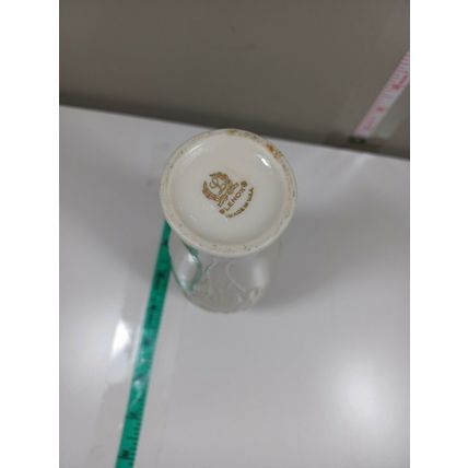 China Vase LENOX Ivory Flower Motif Gold Trim 7" (A49)