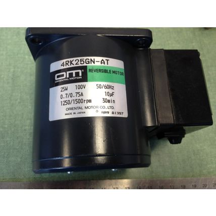 NEW OM ORIENTAL MOTOR 4RK25GN-AT REVERSIBLE MOTORS, 25 WATTS, 100 VAC,HC