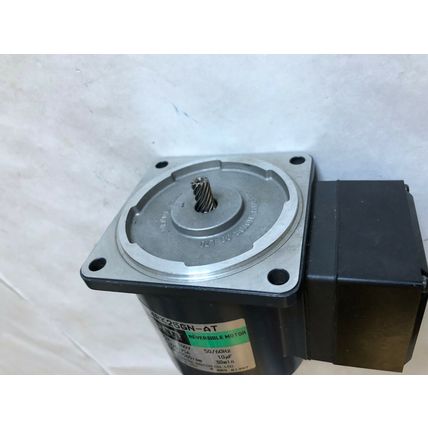 NEW OM ORIENTAL MOTOR 4RK25GN-AT REVERSIBLE MOTORS, 25 WATTS, 100 VAC,HC