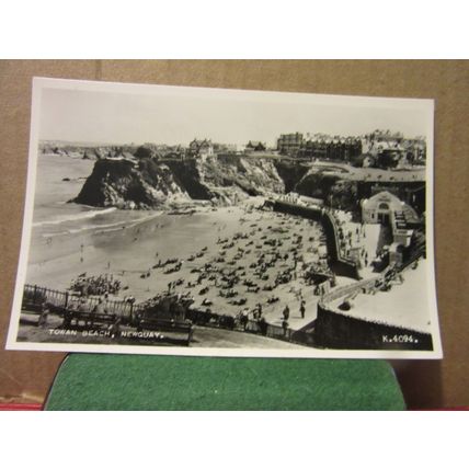 TOWAN BEACH, NEWQUAY, CORNWALL. unused vintage postcard. RP by Valentine =