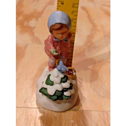 1986 Avon Musical We Wish You A Merry Christmas Figurine Porcelain Wind Up