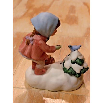 1986 Avon Musical We Wish You A Merry Christmas Figurine Porcelain Wind Up