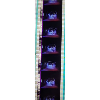 Pk GEB - B - MIX - A 023w. 1 STRIP OF 5 - 35MM FILM CELLS. ( AVP )
