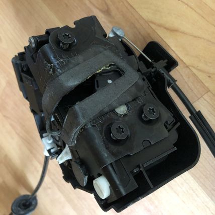 Land Rover LR2 Left Rear Door Latch Actuator + Handle Base 8X2A-26413-CC