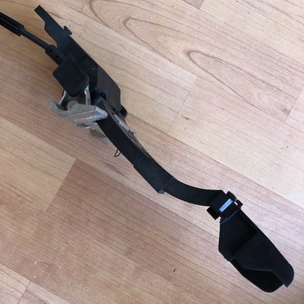 Land Rover LR2 Left Rear Door Latch Actuator + Handle Base 8X2A-26413-CC