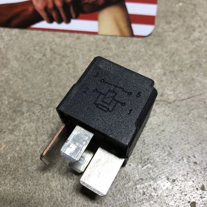 Volvo 9441158 Power Relay 4 Pins 12V Hella
