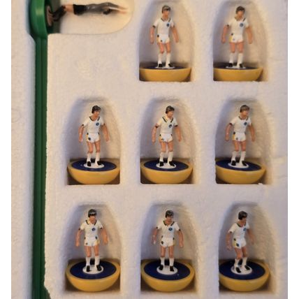 Subbuteo lw team NUMBER 686 LEEDS UNITED COMPLETE SET IN CORRECT LABEL BOX