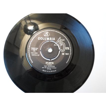 7" 1963.THE SHADOWS. ATLANTIS, DB 7047, I WANT YOU TO WANT ME.COLUMBIA.EXCELLENT