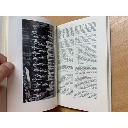 1964 "THE ENCYCLOPAEDIA OF CRICKET" M. GOLESWORTHY SPORTSMAN CLUB HB BOOK (P3)