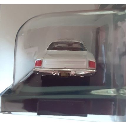 M2 Machines 1969 Plymouth Road Runner 400 Speed Dawg White Limited Edition