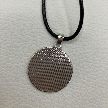 Wolf Pendant Necklace Symbolizing Strength & Elegance Masculine #919