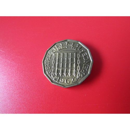 1962 QUEEN ELIZABETH II BRASS THREEPENCE FREE POST COIN 3. AD