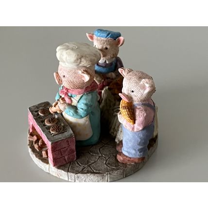 PIG KITCHEN SCENE ORNAMENT