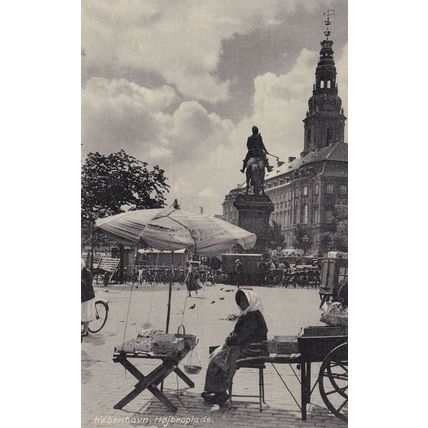 Kobenhavn Hojbroplads Denmark Lady Market Traders Postcard