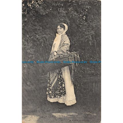 R053376 Old Postcard. Woman. 1909