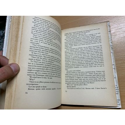 1985 DAVID HUGHES "THE PORK BUTCHER" FICTION HARDBACK BOOK (P4)