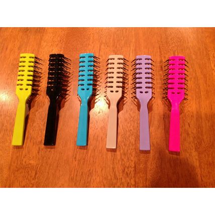 DETANGLER HAIR BRUSH BRAND NEW IN VARIOUS COLOURS