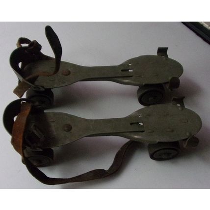 VINTAGE ' SPEED KING ' metal outdoor skates