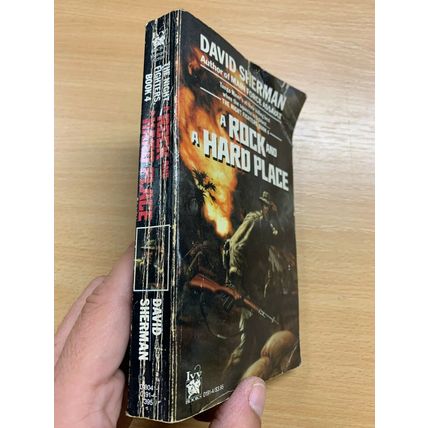 1988 DAVID SHERMAN A ROCK & A HARD PLACE VIETNAM FICTION USA PAPERBACK BOOK (P2)