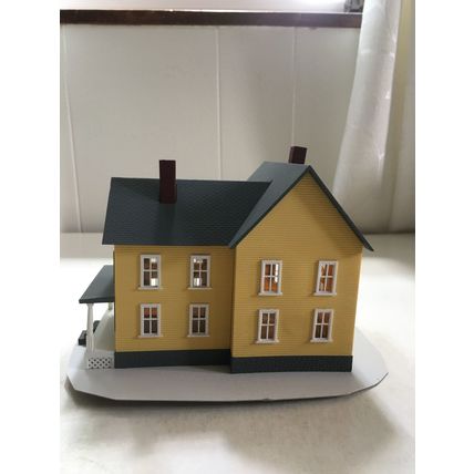 HO Scale Model Power Grandma Mose's House (built) 4384