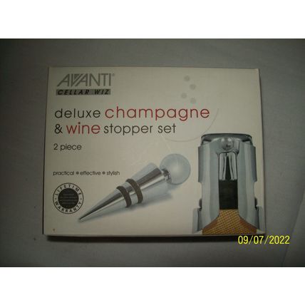 AVANTI DELUXE CHAMPAGNE & WINE STOPPER SET