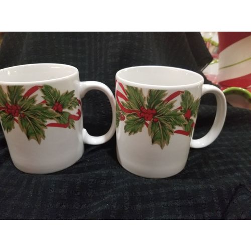 Vintage 90's Brylane Home Christmas Mugs