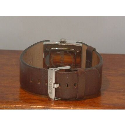 Pre-Owned Women’s DKNY NY-4060 Leather Band Fashion Analog Watch