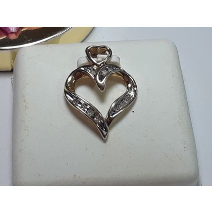 Estate .10ctw Natural Rd Diamond Open Heart 10Kt Y/Gold Heart Bail Pendant#20419