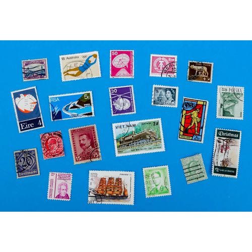 World Selection 0046 - Used Stamps - 20 Stamps - Unchecked
