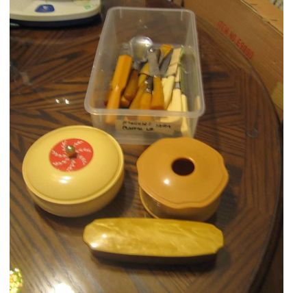 19 VINTAGE BAKELITE VANITY HAIR RECEIVER BRUSH PEARL BOX KNIVES AVON PERSIAN