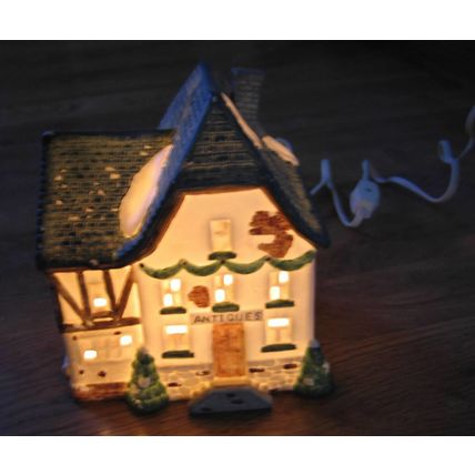 LIGHTED CHRISTMAS VILLAGE PORCELAIN ANTIQUES SHOP STORE HOUSE & LIGHT CORD