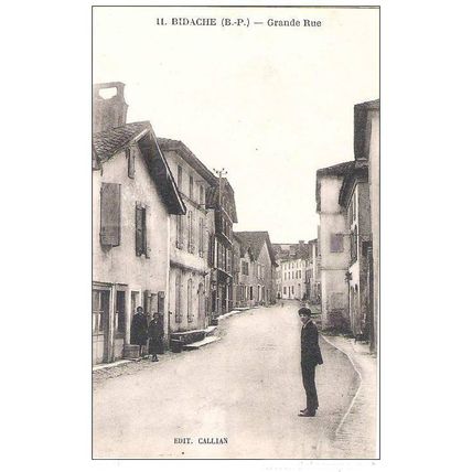 64 - Bidache - grande rue