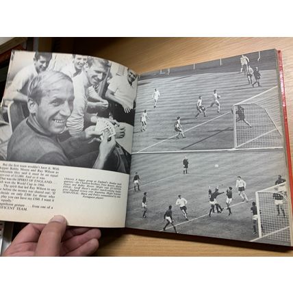 1967 "THE ALL STARS FOOTBALL BOOK No.7" UK SOCCER ANNUAL HARDBACK BOOK (P4)