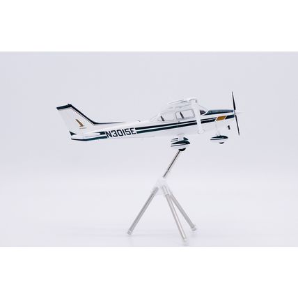SKYHAWK II PRIVATE CESSNA 172 REG: N3015E - JC WINGS XX172001 1/72 - PRE ORDER
