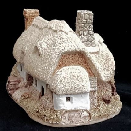 Lilliput Lane Ostlers Keep Thatched Cottage Collectable Vintage Ornament
