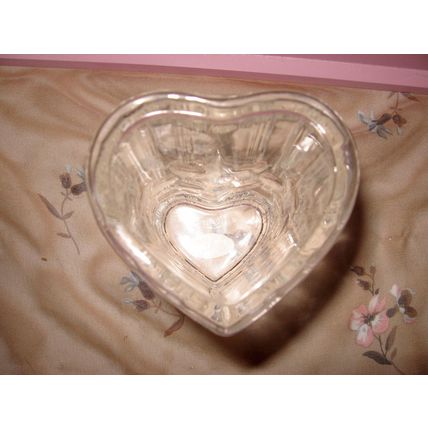 1985 Glass Avon Fostoria Heart Vase