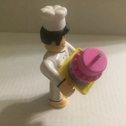Roblox Series 3 Figure - Roblox Baker's Valley Cakemaster Figure