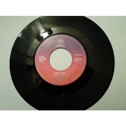 7" OLIVIA NEWTON JOHN 1974. LONG LIVE LOVE. PYE 7N25638. ANGEL EYES. VERY GOOD +
