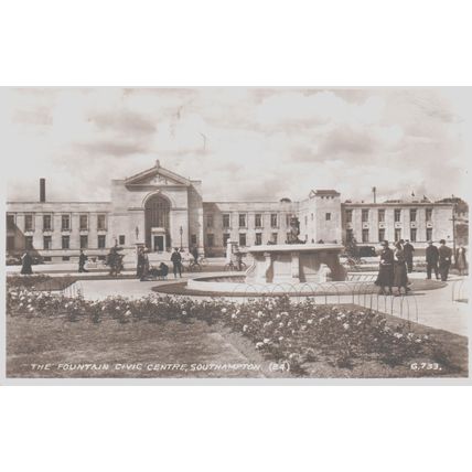 The Fountain Civic Centre Southampton Hampshire Postcard (QHAM288)