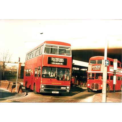 Colour Photograph of London Transport - WYW 8T