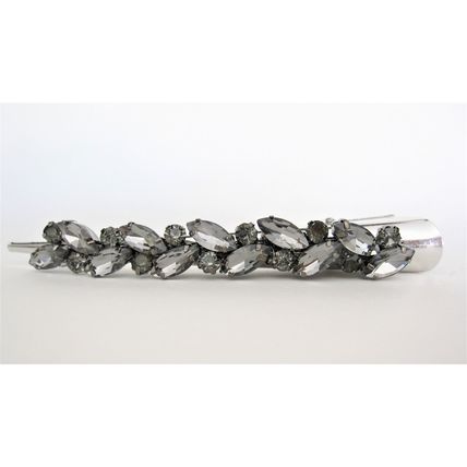 Silver alligator hair claw clip with clusters of gray crystals
