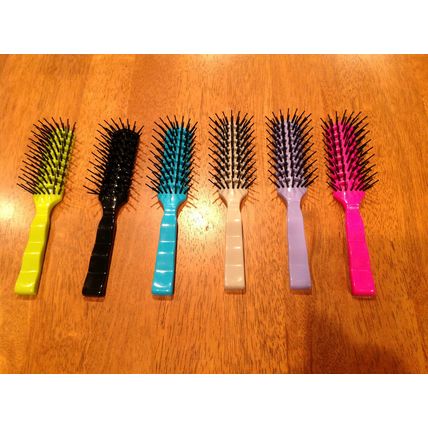 DETANGLER HAIR BRUSH BRAND NEW IN VARIOUS COLOURS